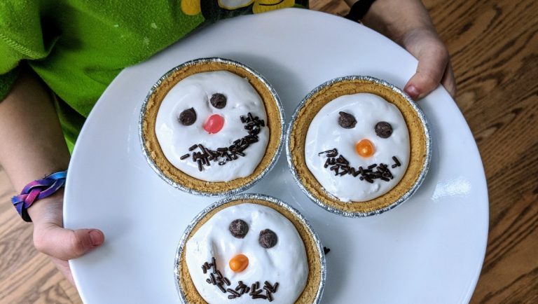 Easiest Holiday Dessert Your Preschooler Can Make!