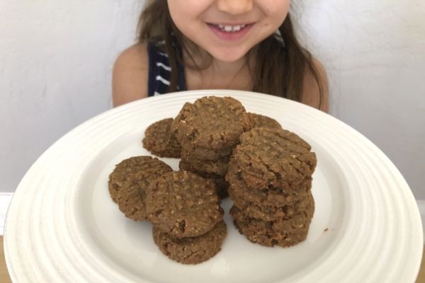 4-Ingredient Peanut Butter Cookies that Kids can Make!