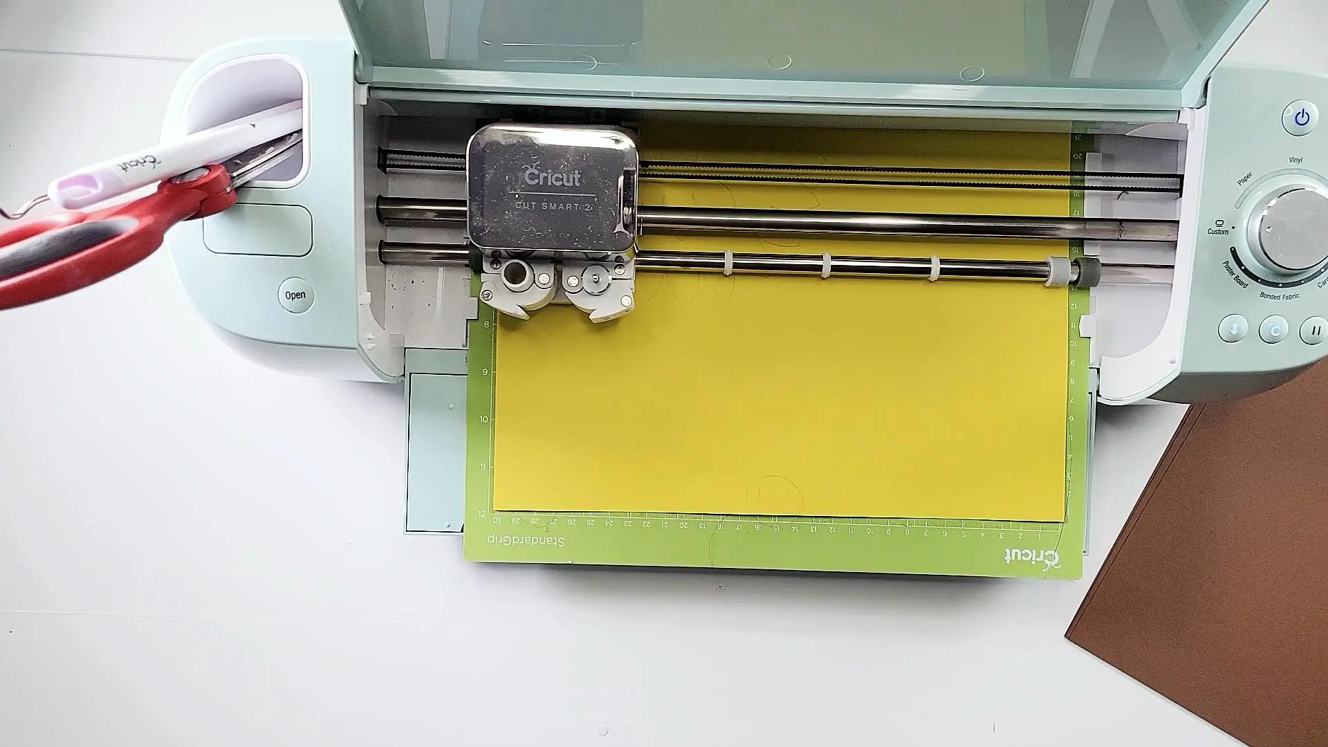 cutting a cricut flower template spiral using a cricut machine